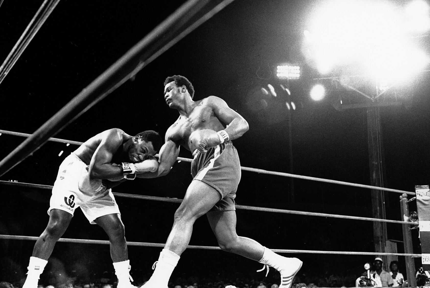 1973: George Foreman knocks out Joe Frazier to win world heavyweight title